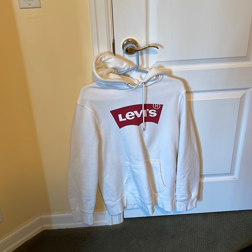 Levi’s white hoodie